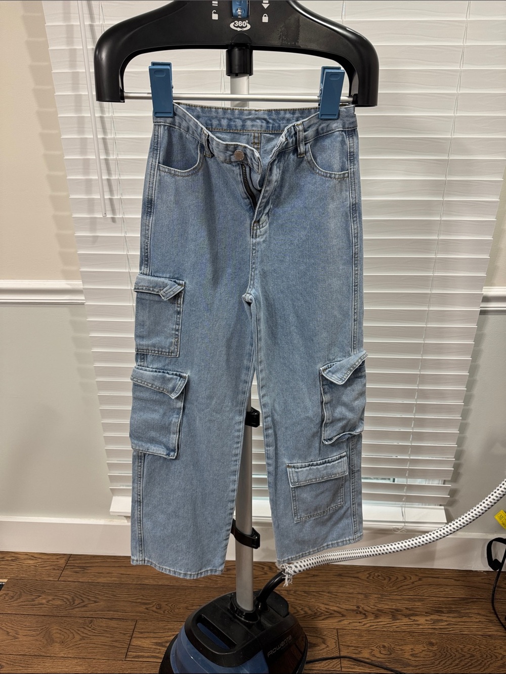 Woman Light Blue Cargo Jeans - Relaxed Fit short/petite